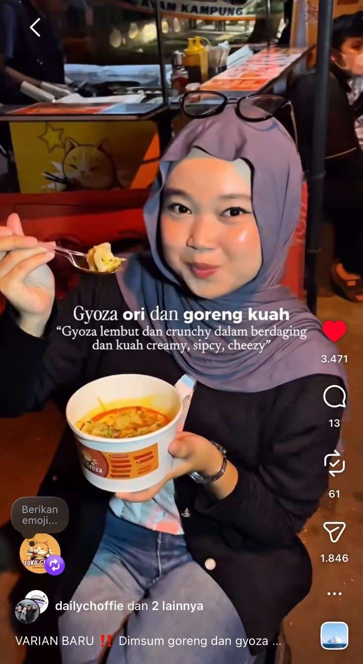 Pelanggan menikmati Fuku Gyoza