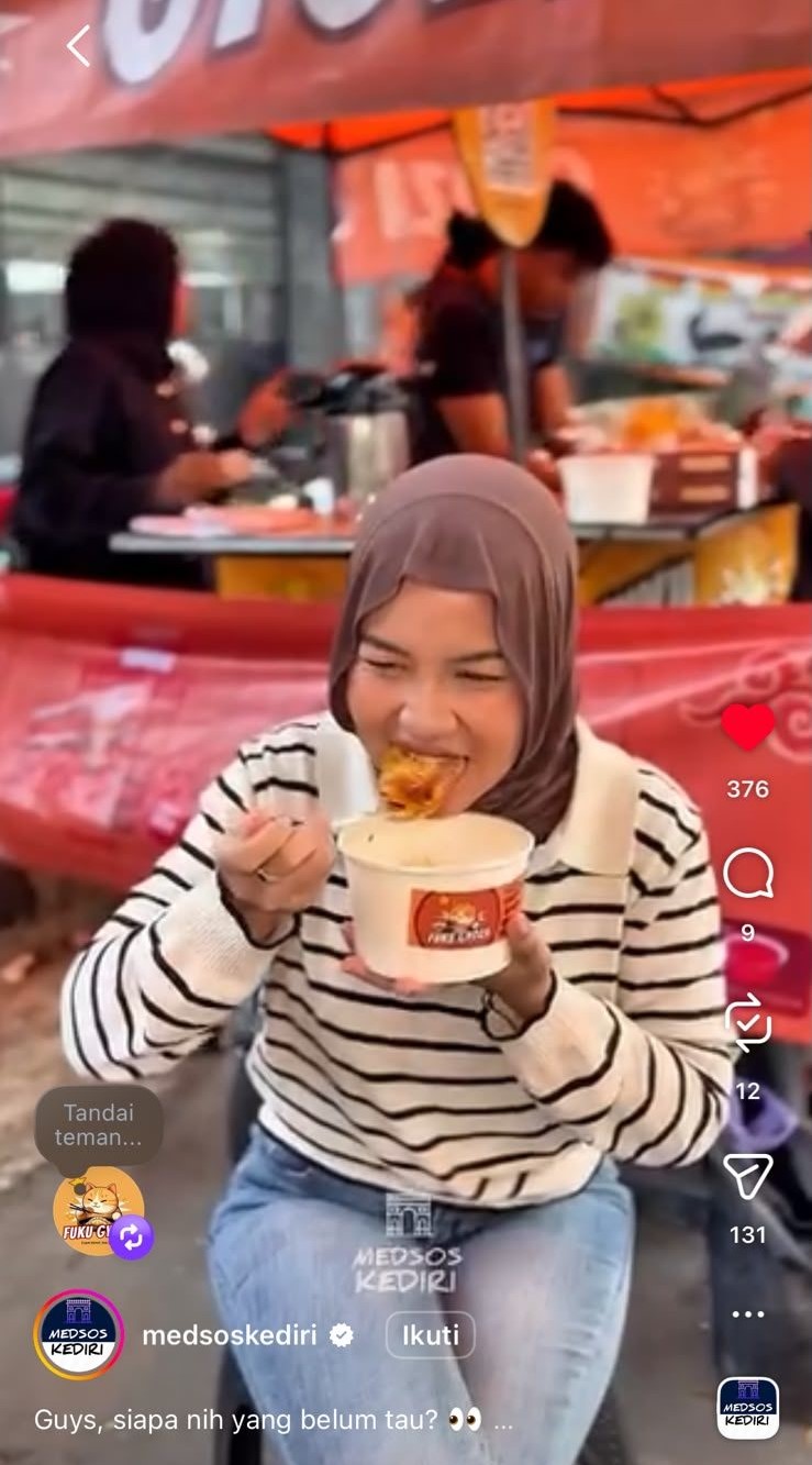 Pelanggan menikmati Fuku Gyoza
