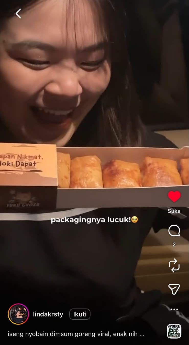 Pelanggan menikmati Fuku Gyoza