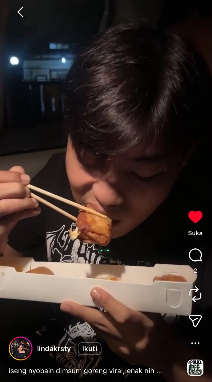 Pelanggan menikmati Fuku Gyoza