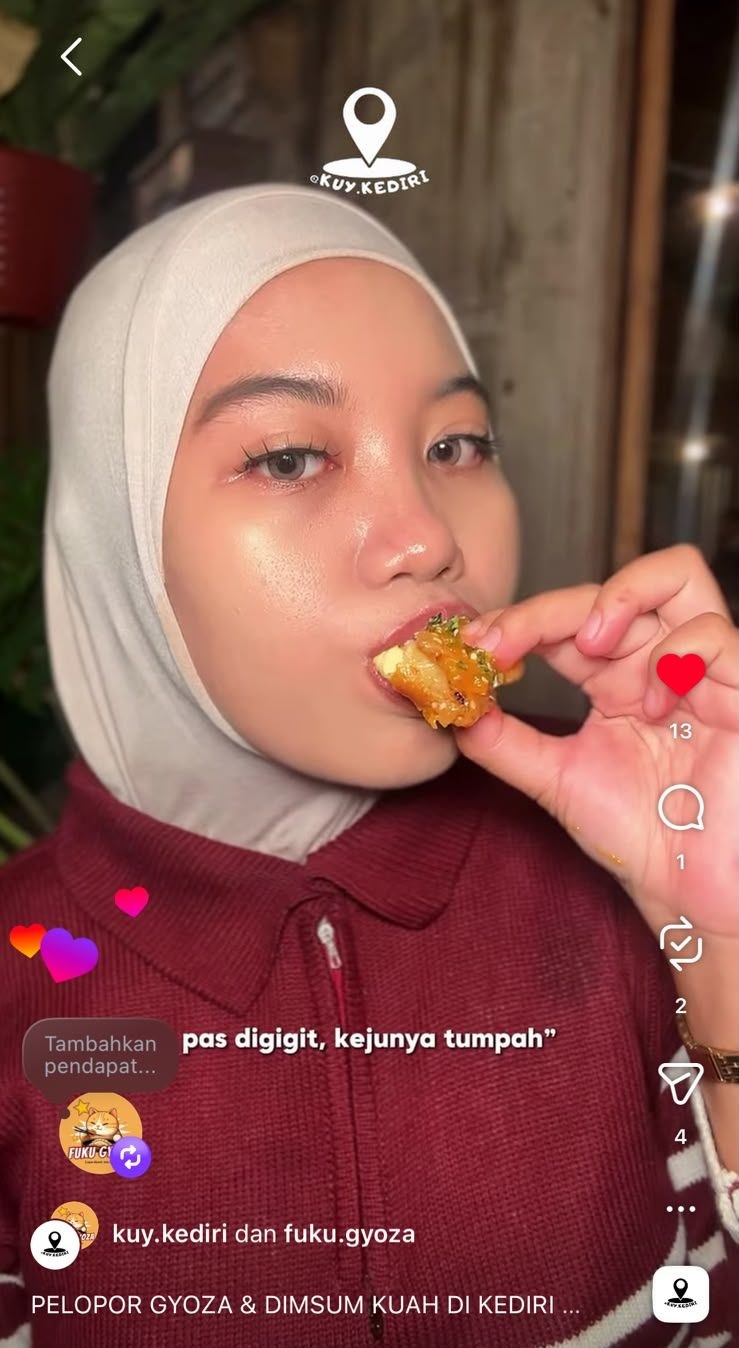 Pelanggan menikmati Fuku Gyoza