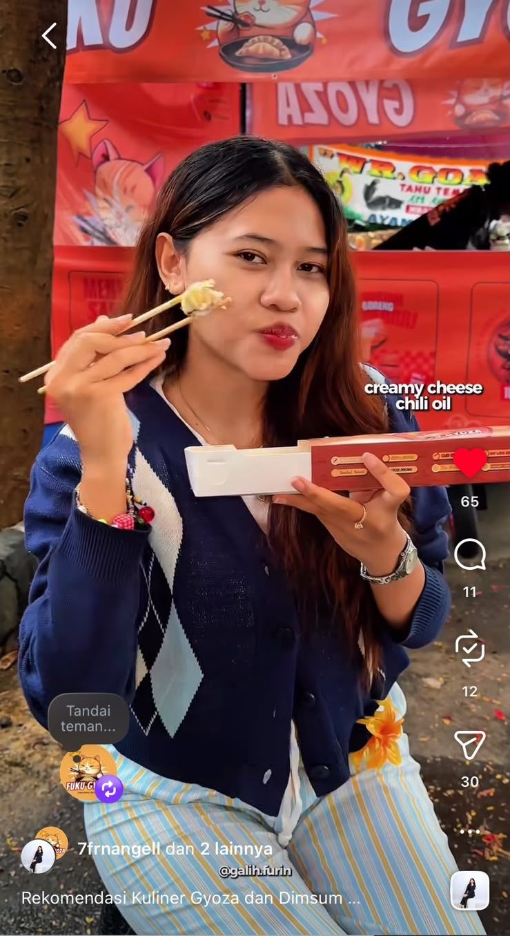 Pelanggan menikmati Fuku Gyoza
